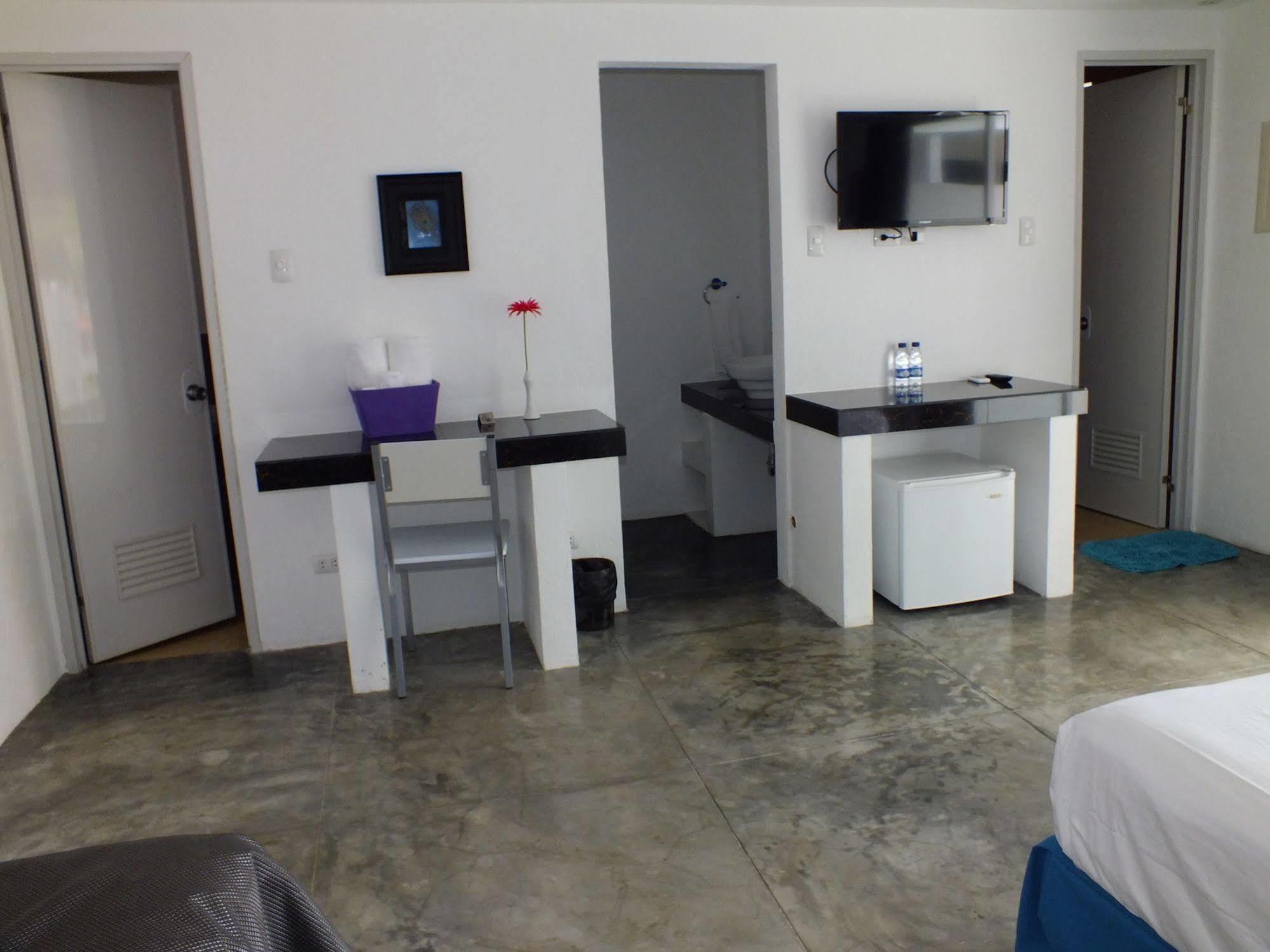 Paboreal Boutique Hotel Puerto Princesa Ngoại thất bức ảnh